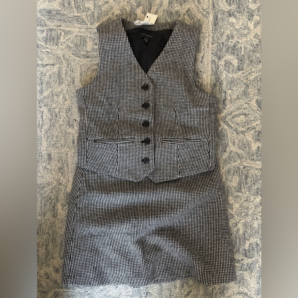 Banana Republic Black and White Houndstooth Button-Down Vest
